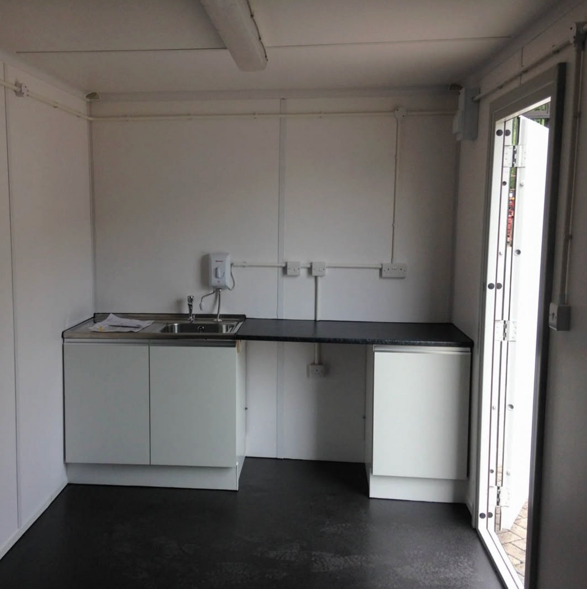 6M OFFICE CONVERTED CONTAINER
