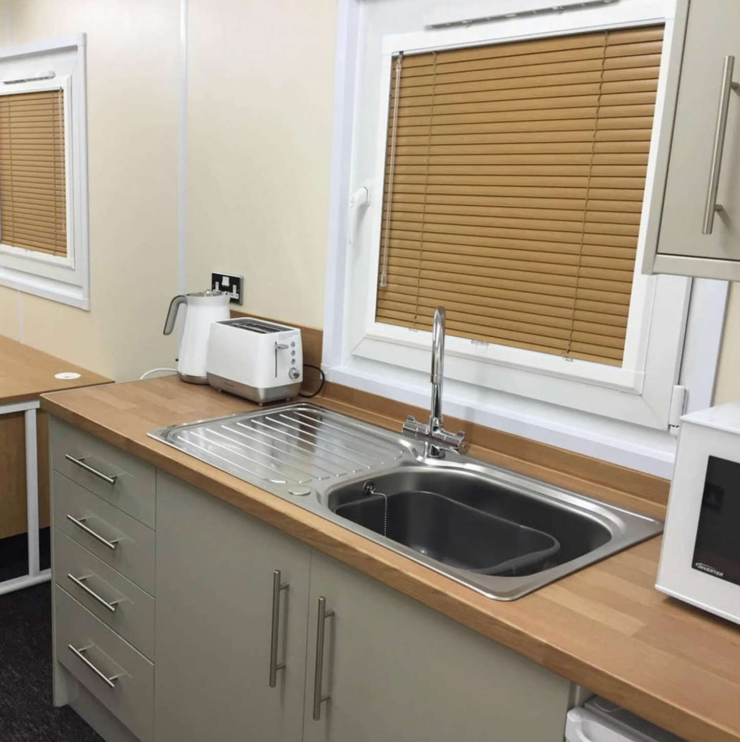 6M OFFICE CONVERTED CONTAINER