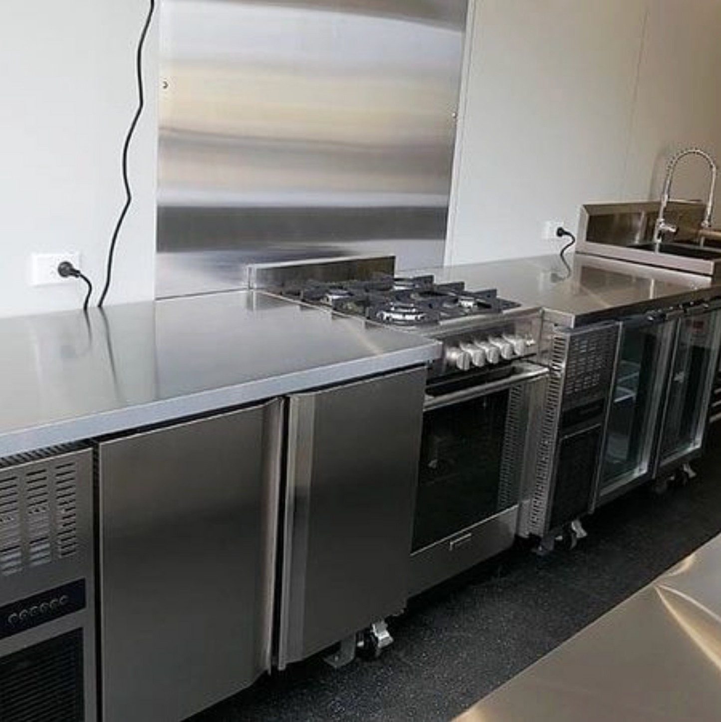 6M/20FT CONVERTED CONTAINER KITCHEN UNIT